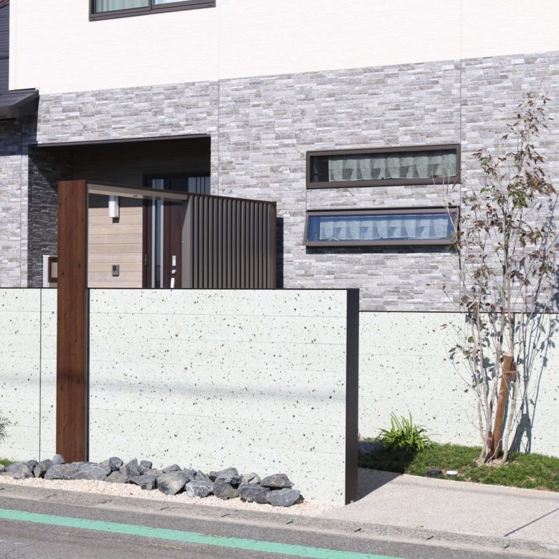 美楽麗とフレームのセミクローズ外構 豊田市