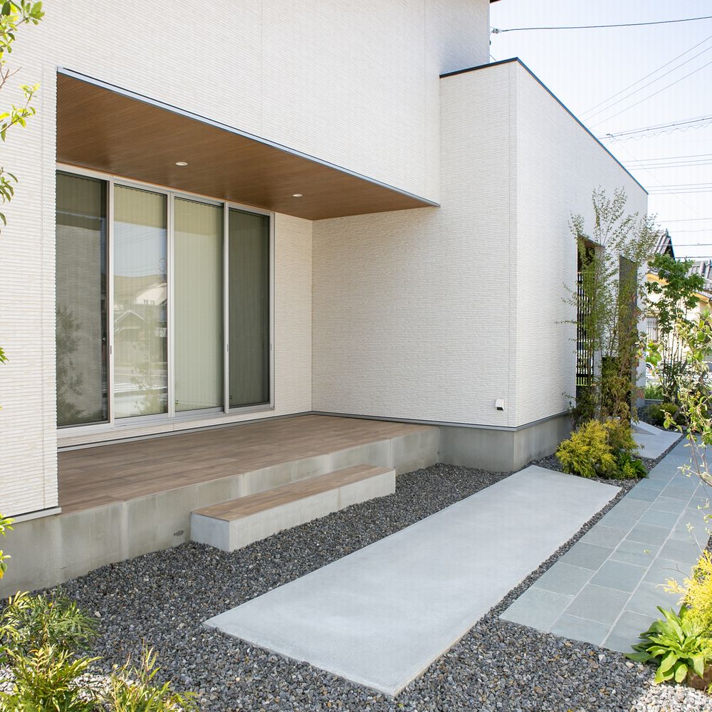 庭　アプローチ　タイルデッキ