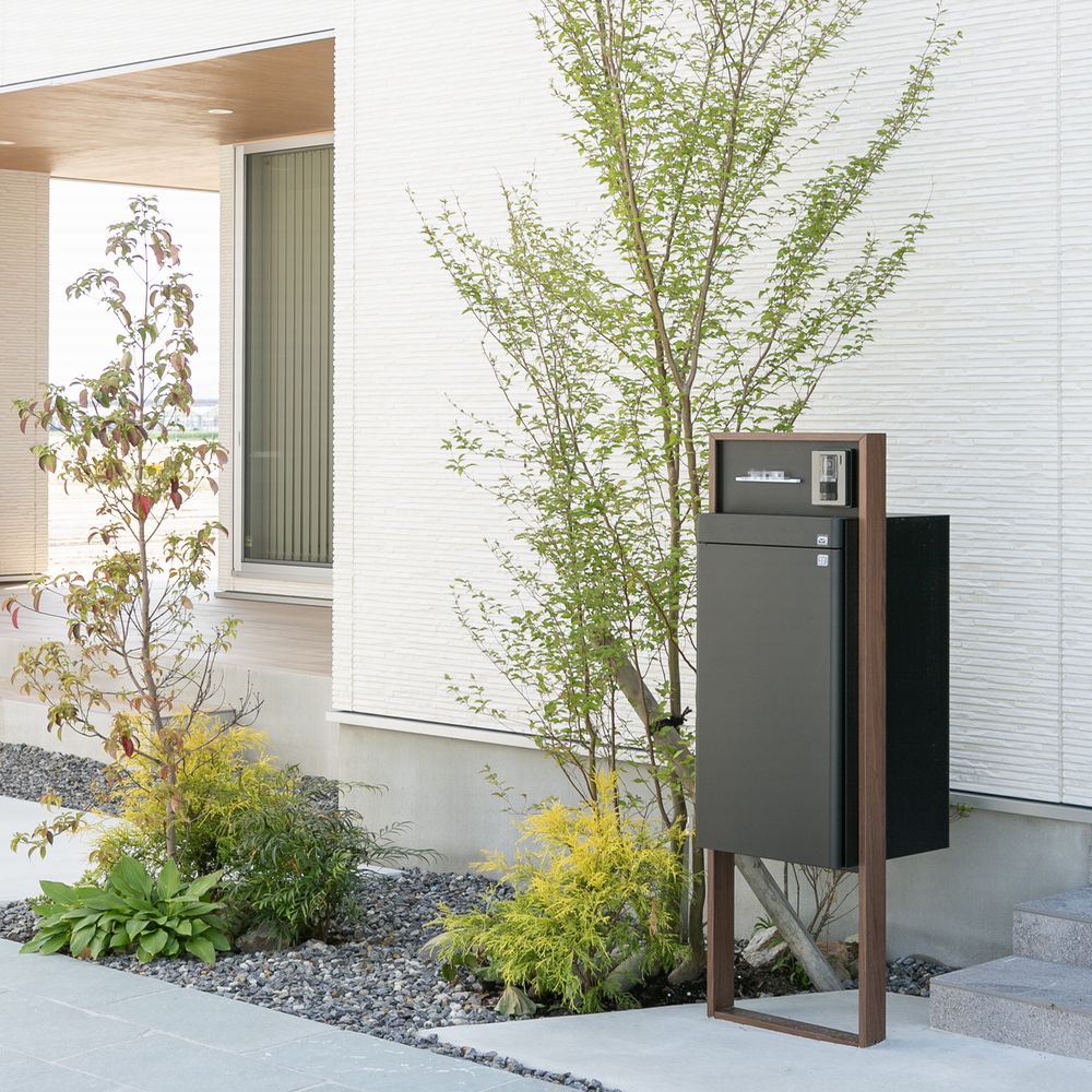 景観引き締まる高機能門柱　西尾市新築外構