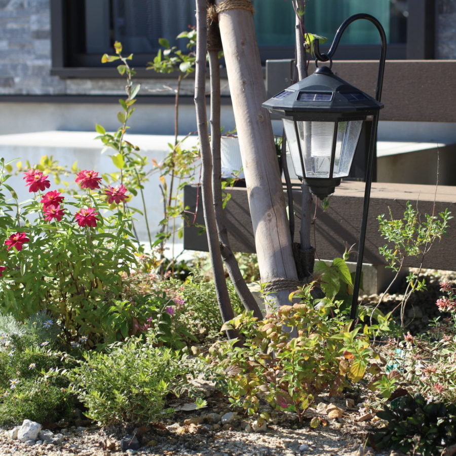 美楽麗とフレームのセミクローズ外構　豊田市