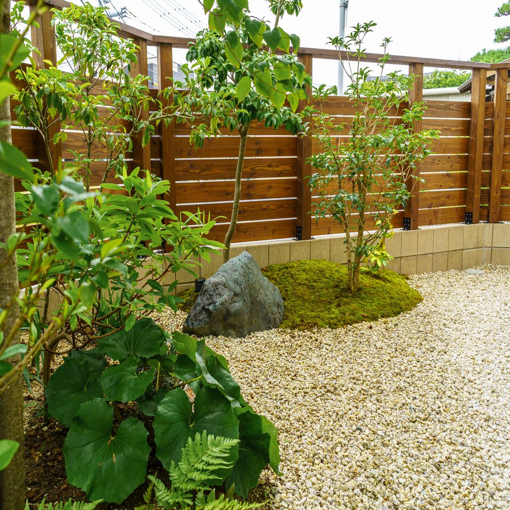 和の住まいに設えた雑木の庭　岡崎市