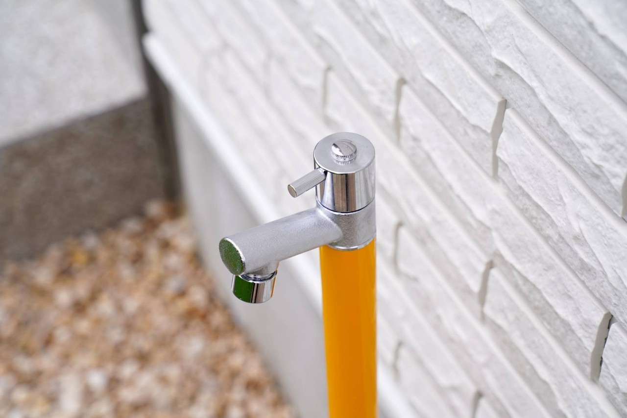 水まわり　立水栓　黄色