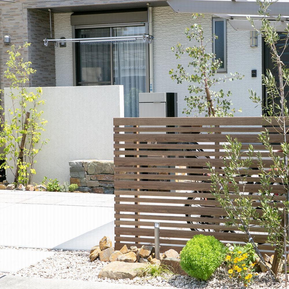 光を取り込む目隠し　西尾市リフォーム外構