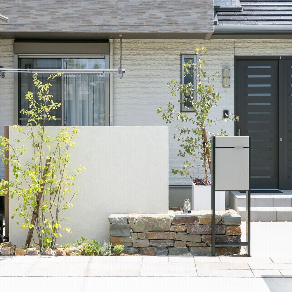 白と石積みの門袖　西尾市リフォーム外構