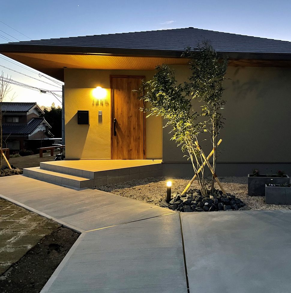 広い敷地の優しい灯り　みよし市新築外構